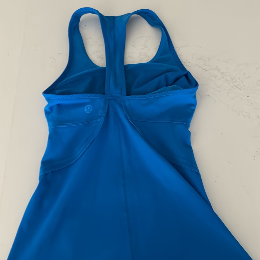 Lululemon blue sport tank top built-in bra size 4